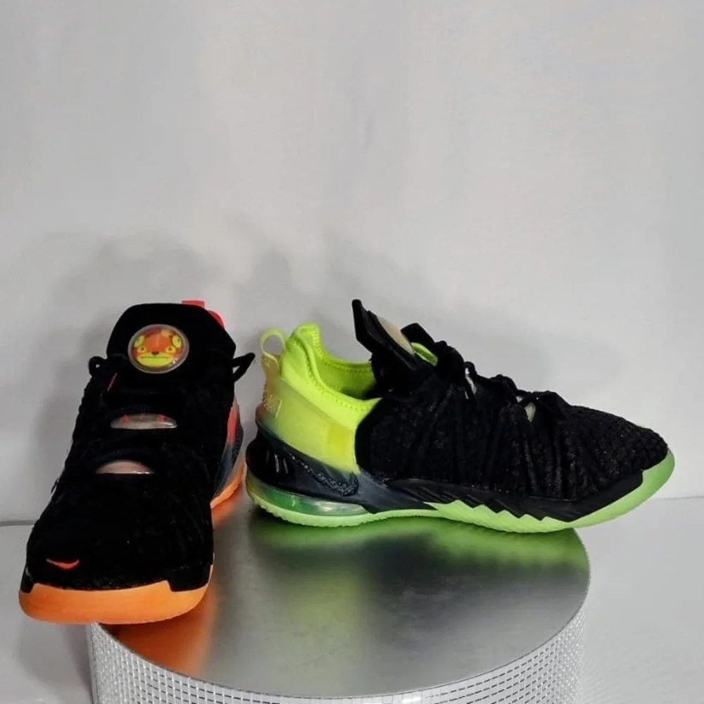 Nike Black and Neon Nike sneakers size 5.5 Y pre owned good condition